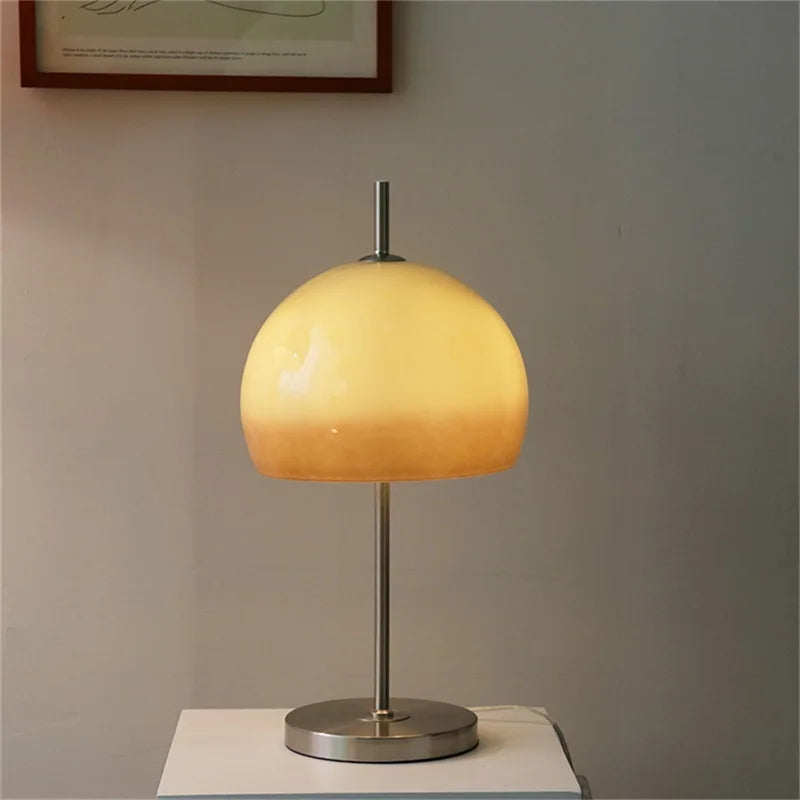 Lampadaire Suno, dôme orange en surplomb