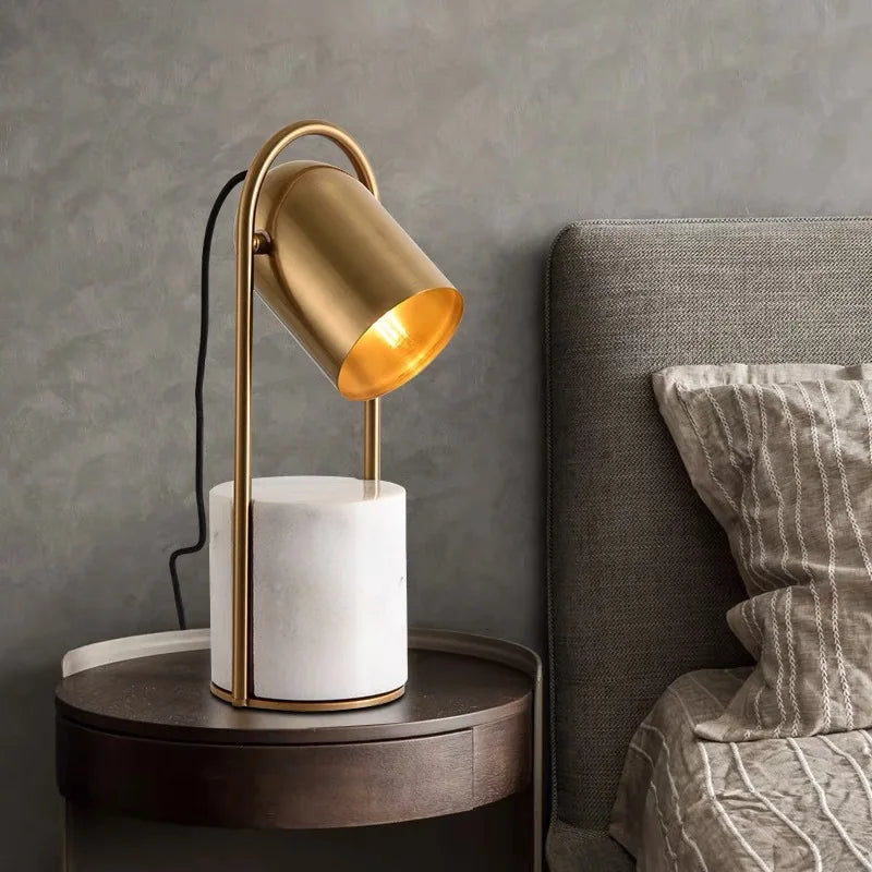Lampe Tero, détail du pied en céramique striée