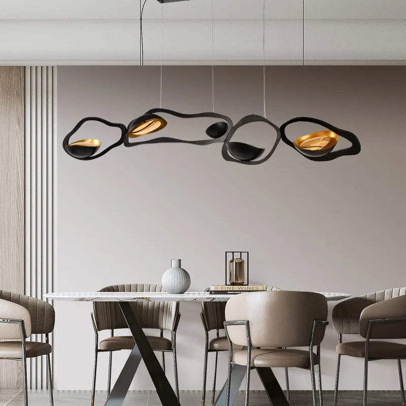 Suspension Baseo dans une salle à manger contemporaine