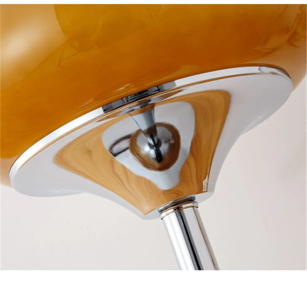 Lampadaire Pomo, détail de la fixation du dôme