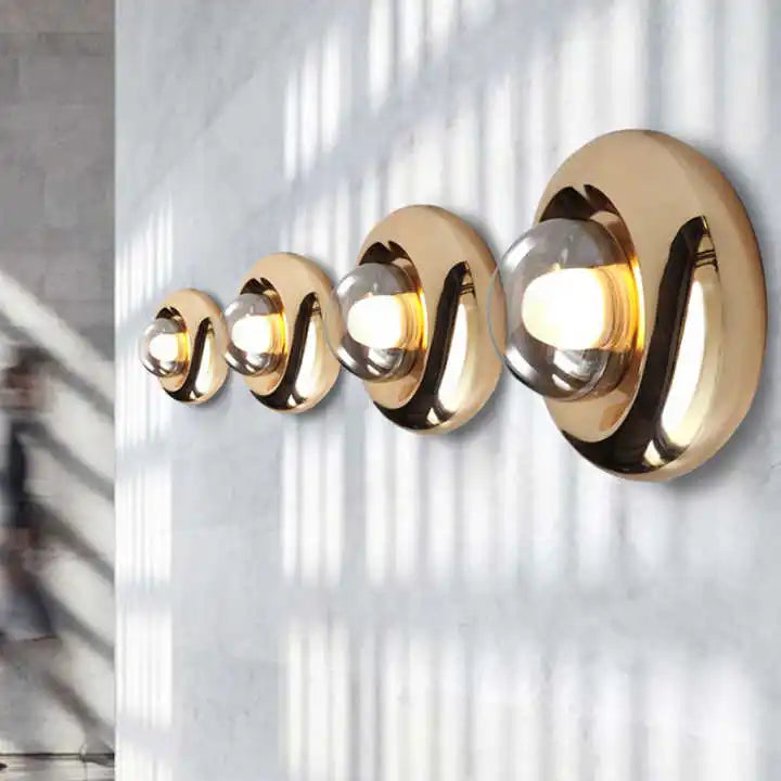 Applique Orbo, déclinaison de tailles sur un mur