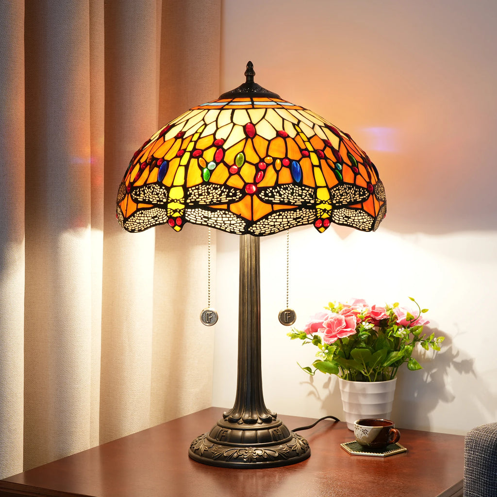 Lampe Odona allumée sur un buffet
