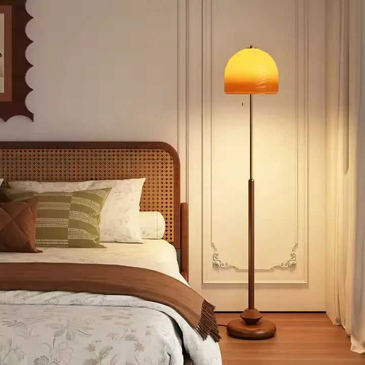 Lampadaire champignon verre ambré et bois Zesto