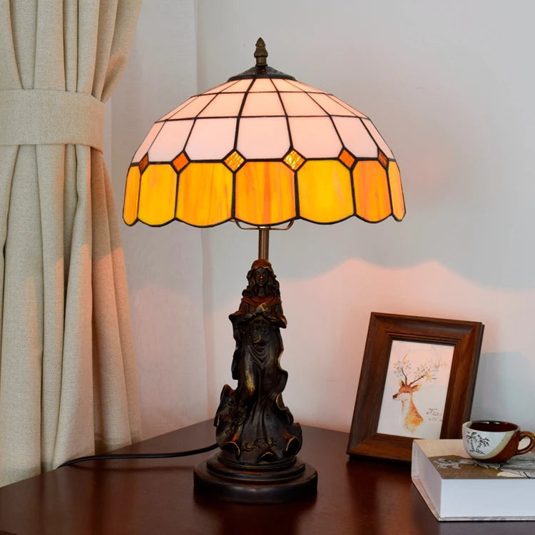 Lampe Verro allumée sur un bureau