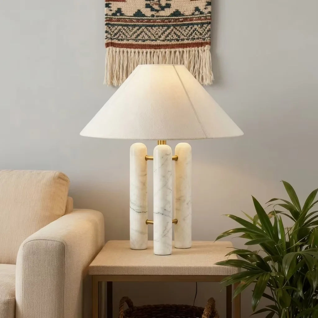 Lampe Marbo dans un salon clair