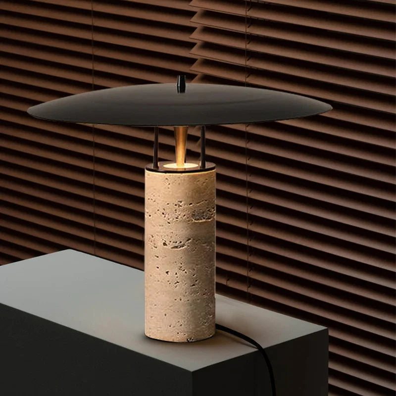 Lampe à poser travertin abat-jour métal Tavo